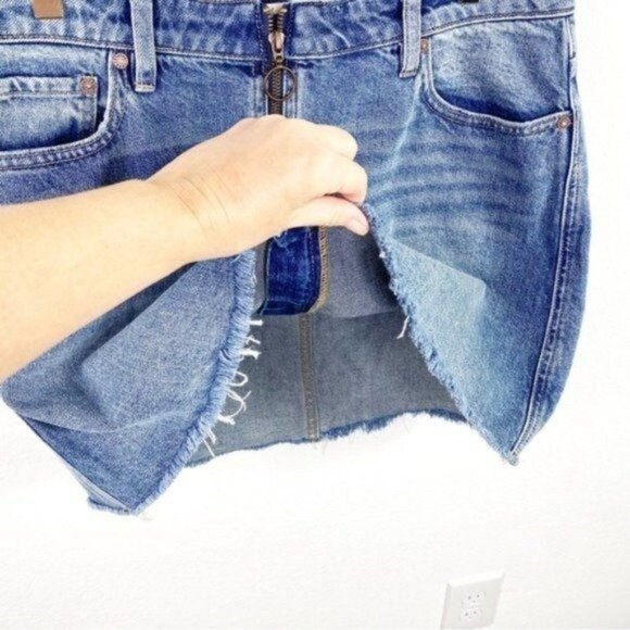 Free People We The Free Zip It Up Mini Denim Skirt Size 31 - Picture 9 of 9